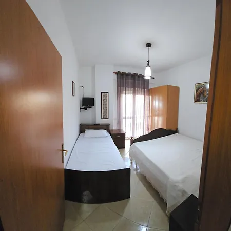 Enri Apartment *